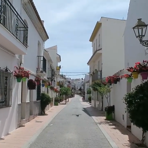Een typisch straatje in Estepona